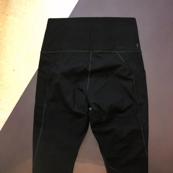 Everlane Perform Pocket Legging - Picture 8 of 11